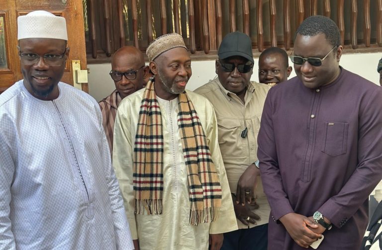 Condoléances : Ousmane Sonko et Déthié Fall chez Mamadou Lamine Diallo