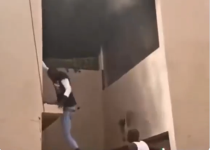 Parcelles: Deux enfants pris au piège des flammes, sauvés par un commerçant (vidéo)