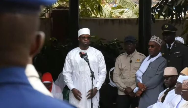 Ousmane Sonko rend hommage à Me Cheikh Khoureyssi Bâ, figure emblématique disparue