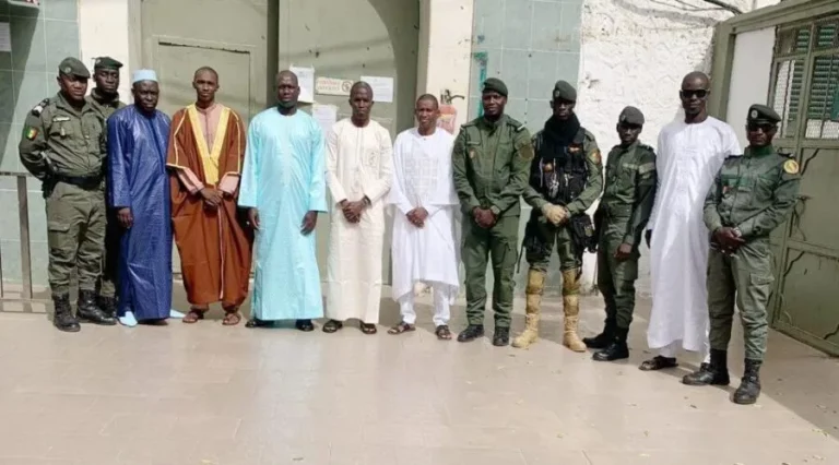 Korité à Rebeuss : Le DG de l’Administration pénitentiaire prie avec les détenus… Farba Ngom, Lat Diop, Samuel Sarr