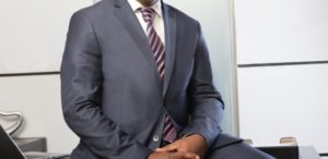 Vague d’arrestations : un directeur a pris la fuite en quittant le pays