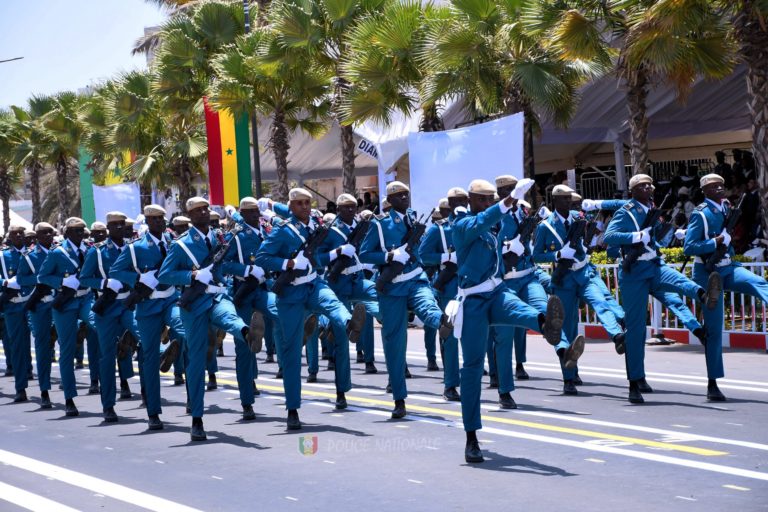 Sénégal – 04 avril: La Police nationale remporte le trophée du meilleur défilé paramilitaire à pied