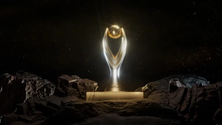 La CAF dévoile le nouveau trophée de la Ligue des Champions CAF TotalEnergies avant la finale aller de ce week-end