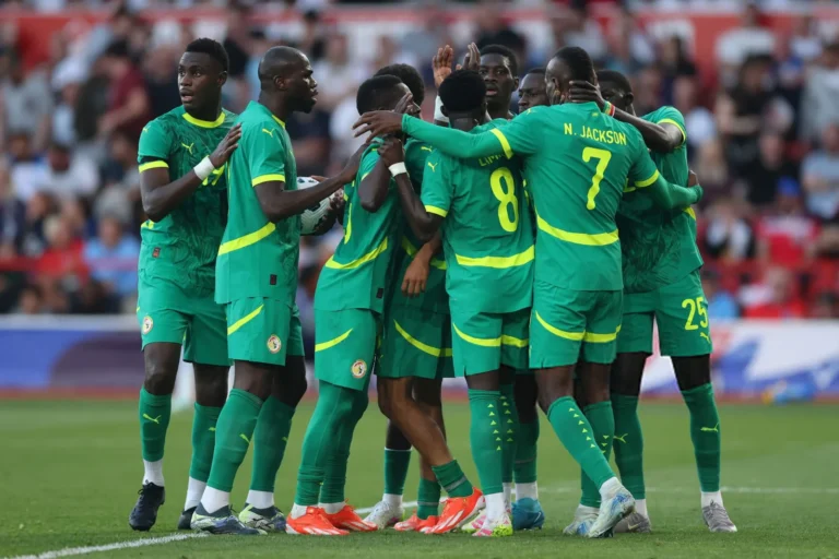 Le Sénégal bat l’Angleterre et devient le 1er pays africain à…