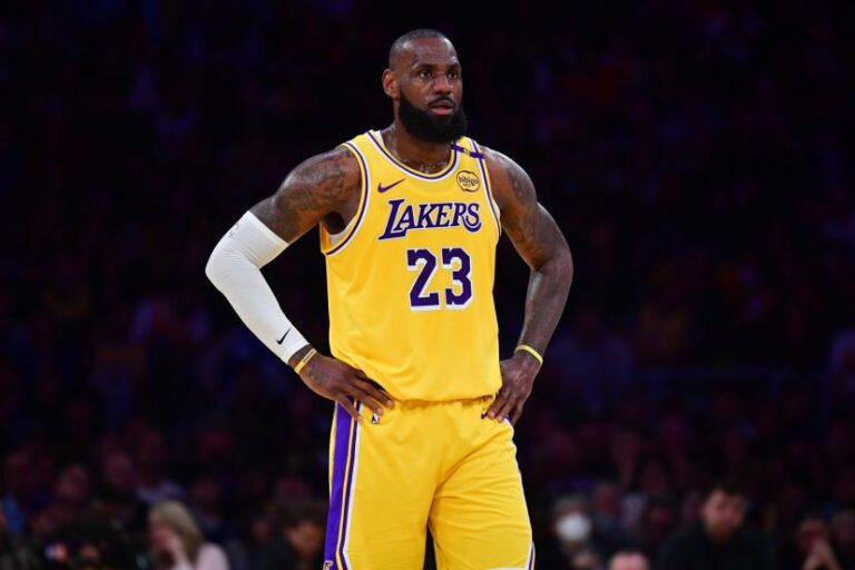 Les Los Angeles Lakers en passe d'être vendus à un homme d'affaires américain