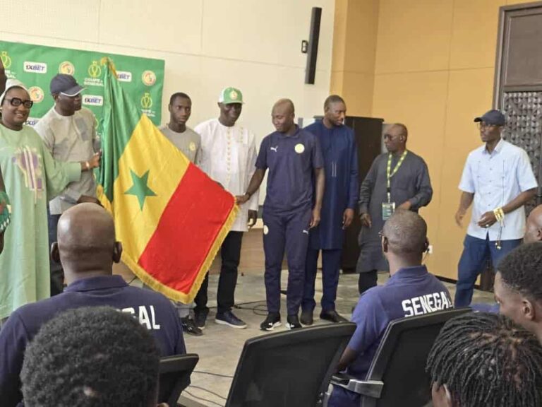 CHAN 2025 : Remise de drapeau – les Lions locaux exhortés à confirmer leur exploit d’Algérie