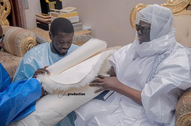 Le Président Diomaye Faye reçu par Serigne Mountakha