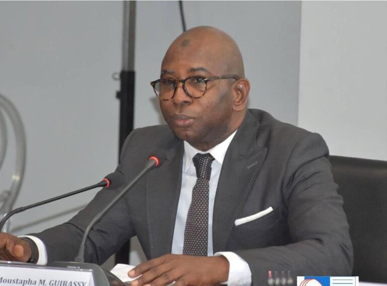 Évincé pour «son appartenance politique» : L’enseignant Mamadou Diène tire sur Moustapha Guirassy