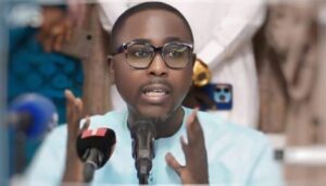"La vie est étrange..." : La publication énigmatique de Pape Alé Niang