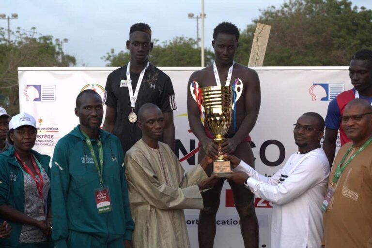 FENSCO 2025 – Lutte : L’équipe de Fatick championne dans deux catégories, Kaolack remporte l’or dans la catégorie des 55 kg !