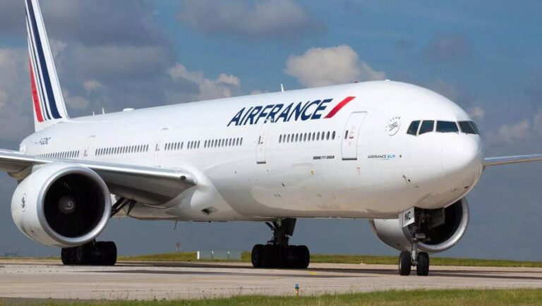 Paris-Dakar : Une passagère tente d'étrangler un chef de cabine en plein vol