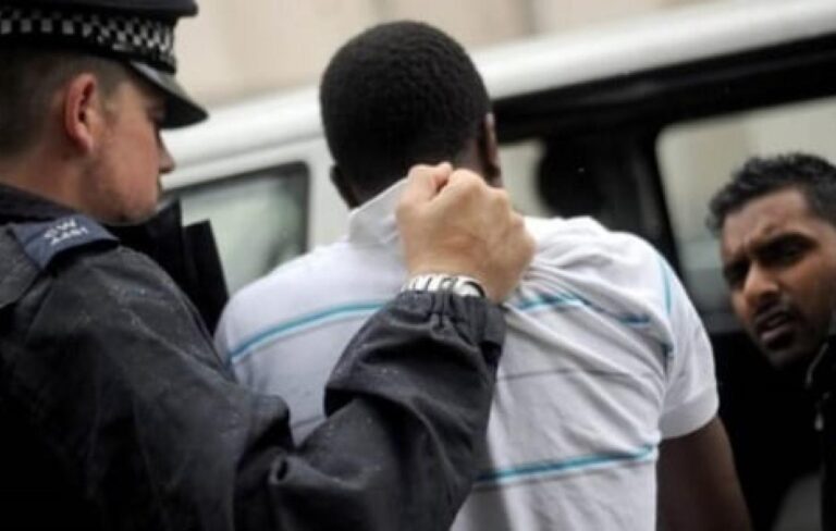Italie : un Sénégalais arrêté pour deux viols présumés, son travail et une découverte à son domicile aggravent son cas