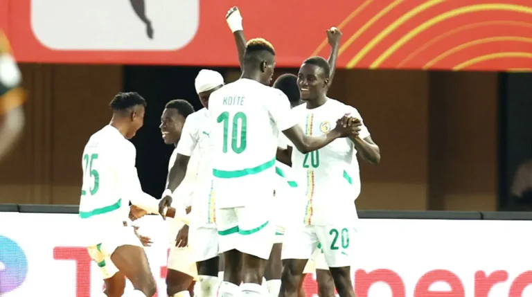 Les tenants du titre, le Sénégal, battent l’Ouganda et accèdent aux demi-finales du CHAN
