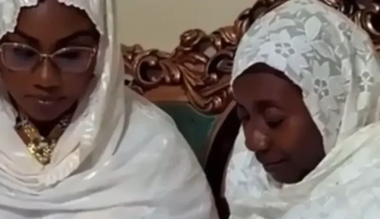(Vidéo) – Tivaoune: Sokhna Bally Mbacké chez Sokhna Aïda Sy Dabakh