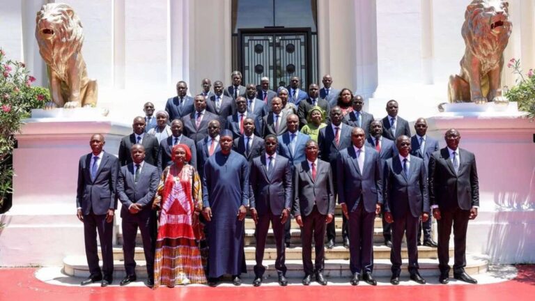 Remaniement: découvrez la photo officielle du nouveau gouvernement Diomaye-Sonko