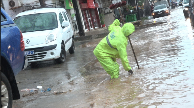 Dakar paralysée par les fortes pluies !