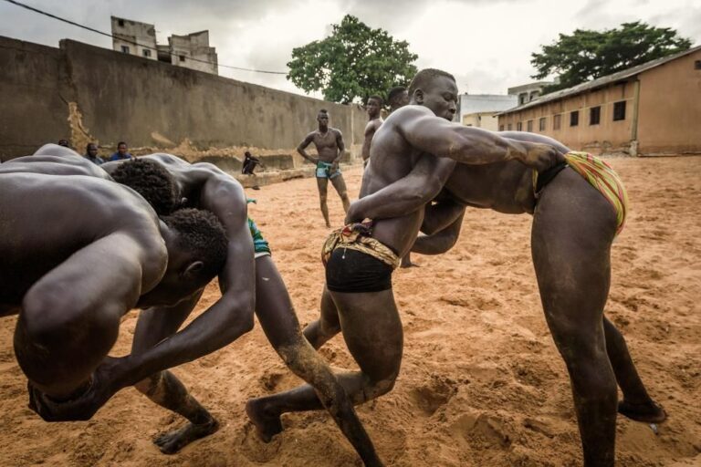 Fédération Sénégalaise de Lutte : le Ministre des Sports Suspend le Processus Électoral