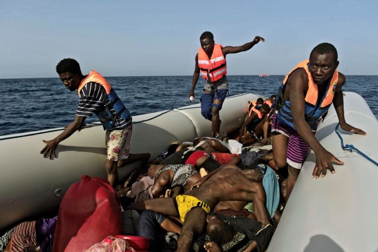 Plus de 50 migrants jetés à la mer lors d'une traversée: La justice espagnole confirme la détention provisoire de 19 migrants arrêtés aux Îles Canaries