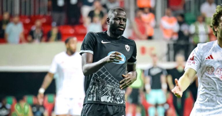 Après 16 mois d’absence, Cheikhou Kouyaté retrouve enfin la compétition (VIDEO)