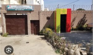 Camp pénal : un détenu s’évade par la…