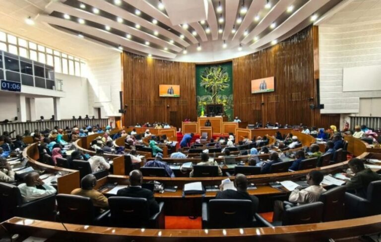 Réformes: Des parlementaires exigent la suppression des fonds politiques