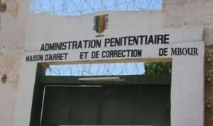 Mbour : un berger de 45 ans condamné à un an de prison ferme après avoir tabassé sa mère et incendié ses biens