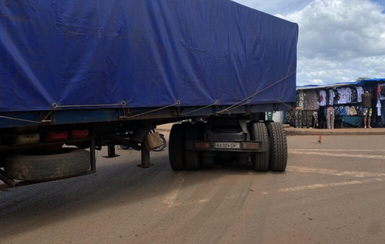 Kédougou : Un camion en panne bloque la circulation sur le corridor Dakar - Bamako (photos)