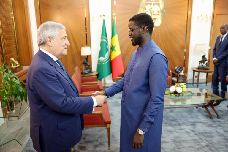 Diplomatie : Le Président Diomaye Faye s’entretient avec le ministre italien des Affaires étrangères…