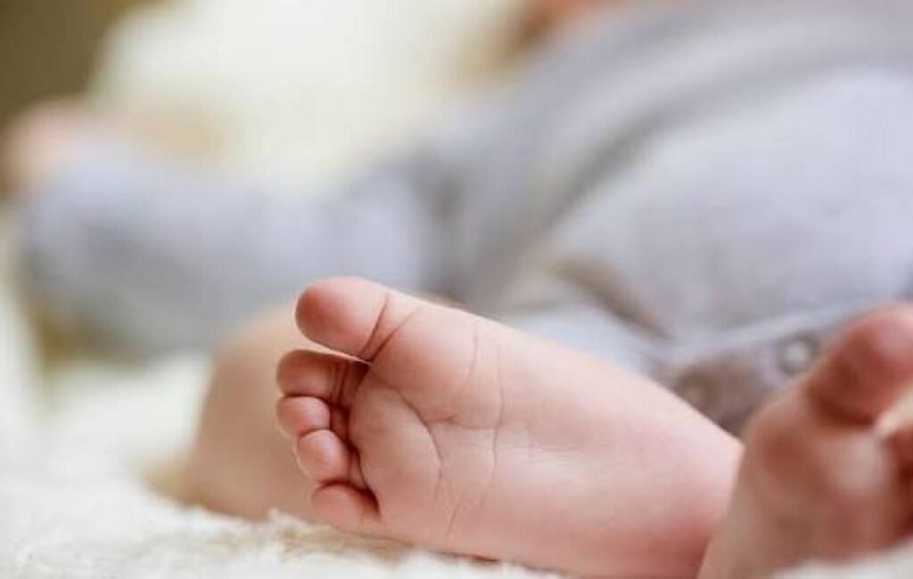 Khar Yalla : Un nouveau-né découvert vivant au milieu d’un tas d’ordures