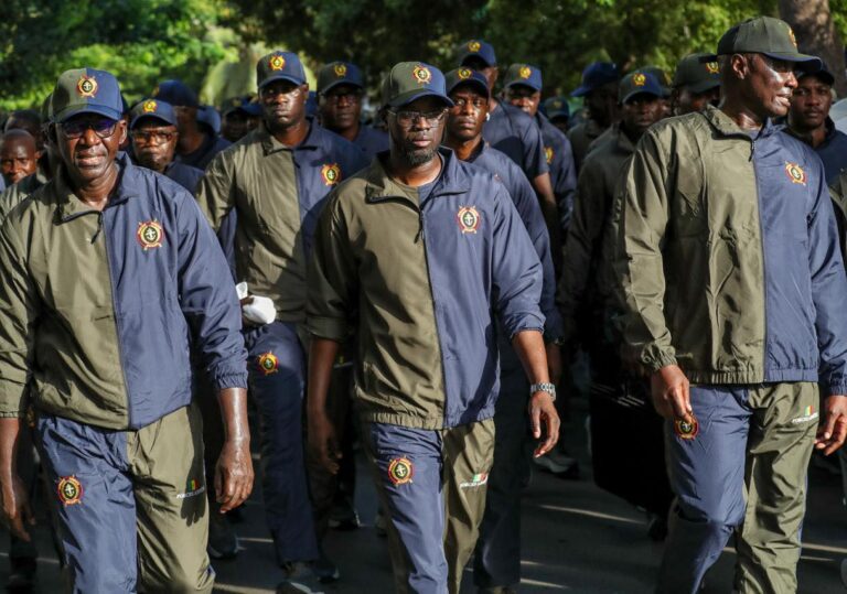 Le président Bassirou Diomaye Faye investit les rues de Dakar avec les Forces Armées (vidéo)