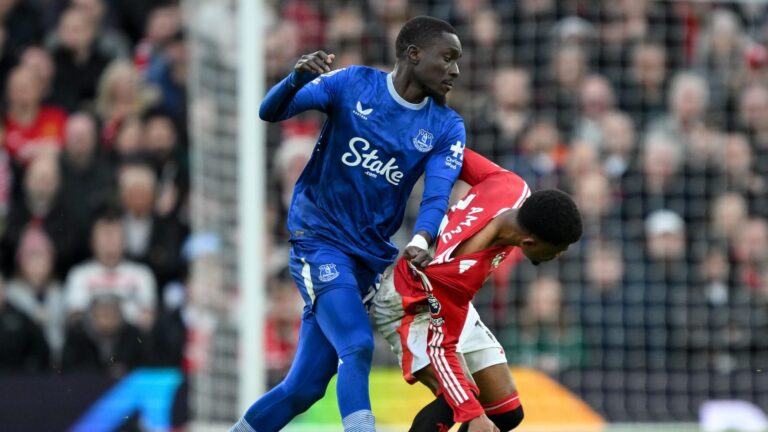 Everton : Idrissa Gueye fait son mea-culpa après son carton rouge ubuesque