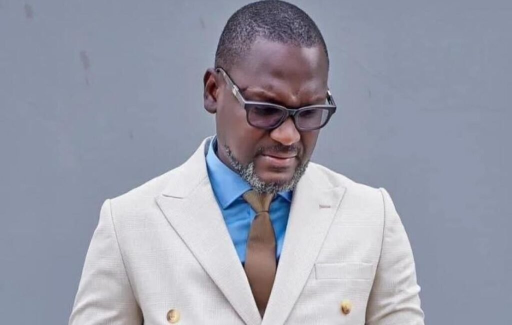 Alors que la presse sénégalaise annonçait une décision imminente de la justice française, la procédure d’extradition visant l’homme d’affaires