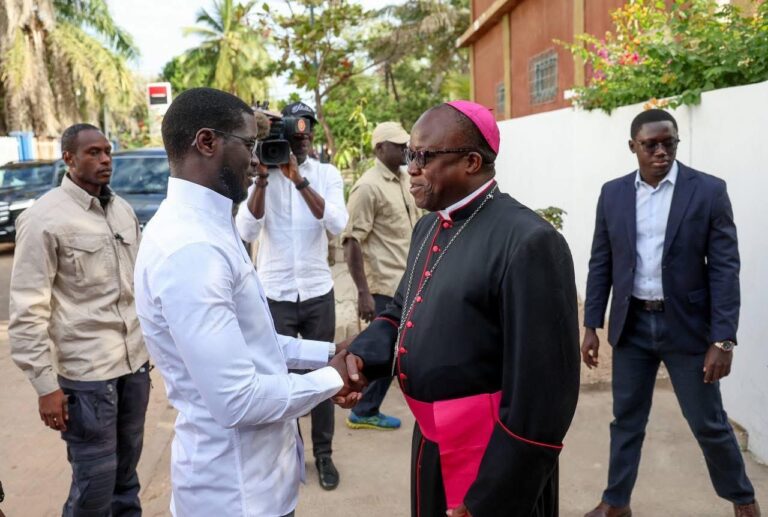 Veille de Noël : Bassirou Diomaye Faye en visite chez l’archevêque de Ziguinchor