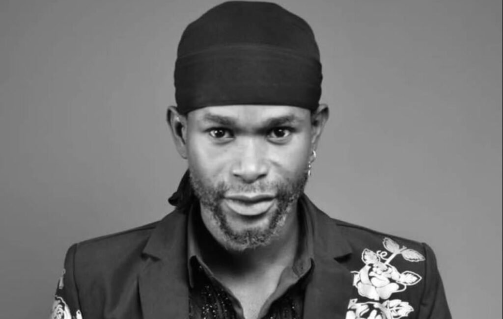 Alors que l'enquête se poursuit avec de nouvelles auditions, la famille de Aziz Dabala sort de sa réserve. À Pikine, les proches de l’artiste, assassiné dans son appartement de Technopole,