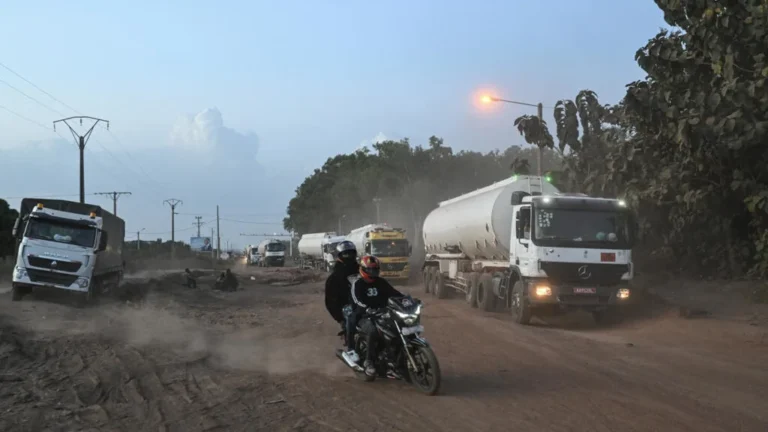 Mali : 15 camions citernes incendiés…