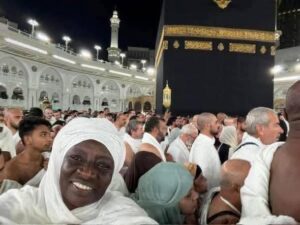 Mimi Touré effectue sa Oumra