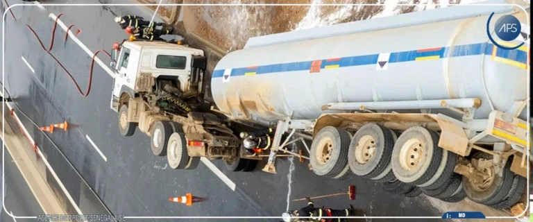 Tivaouane : Un camion-citerne d'acide des ICS se renverse sur la Route Nationale 2