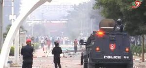 UCAD : Les affrontements ont repris, étudiants et forces de l'ordre s'envoient pierres et gaz lacrymogènes