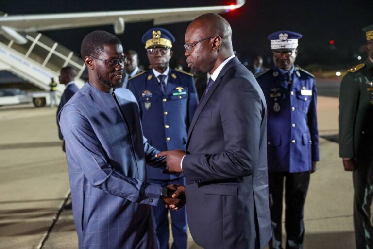 VISITE OFFICIELLE : Le Président de la République, Bassirou Diomaye Faye, a quitté Dakar ce matin pour un déplacement au Moyen-Orient.  « Ce voyage s’inscrit dans le cadre  S’ENVOLE POUR LE MOYEN-ORIENT