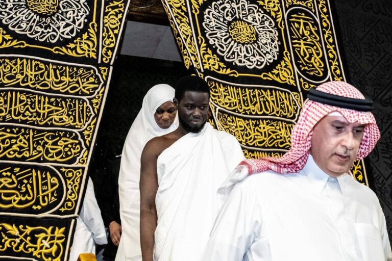 Oumra : Le Président Diomaye Faye élève des prières pour la nation à La Mecque …(Vidéo)