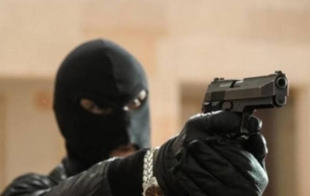 Coups de feu à Touba : Le film d’un braquage spectaculaire, 2 blessés et des téléphones emportés Coups de feu à Touba