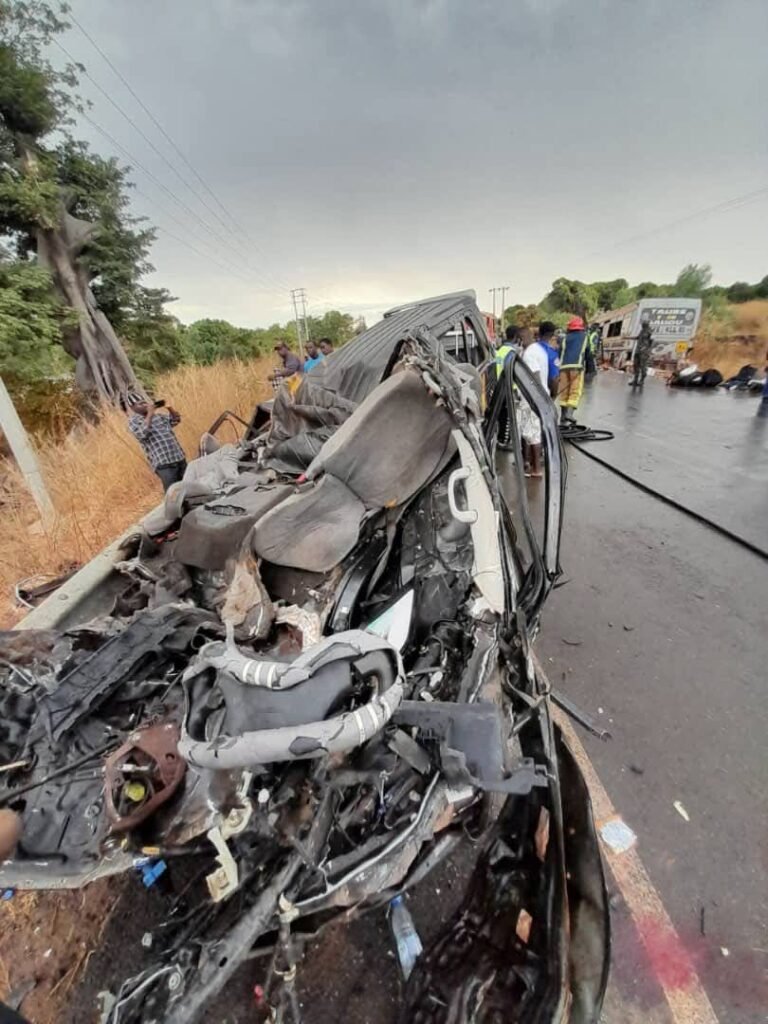 Accident à hauteur de Farafenni : 18 morts dans une collision entre deux véhicules