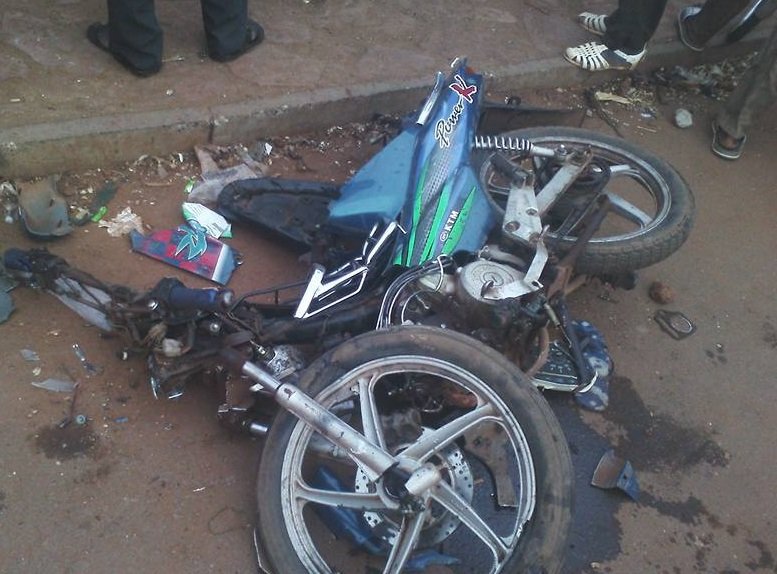 Thiès : Collision entre une voiture conduite par une dame et une moto-Jakarta Thiès