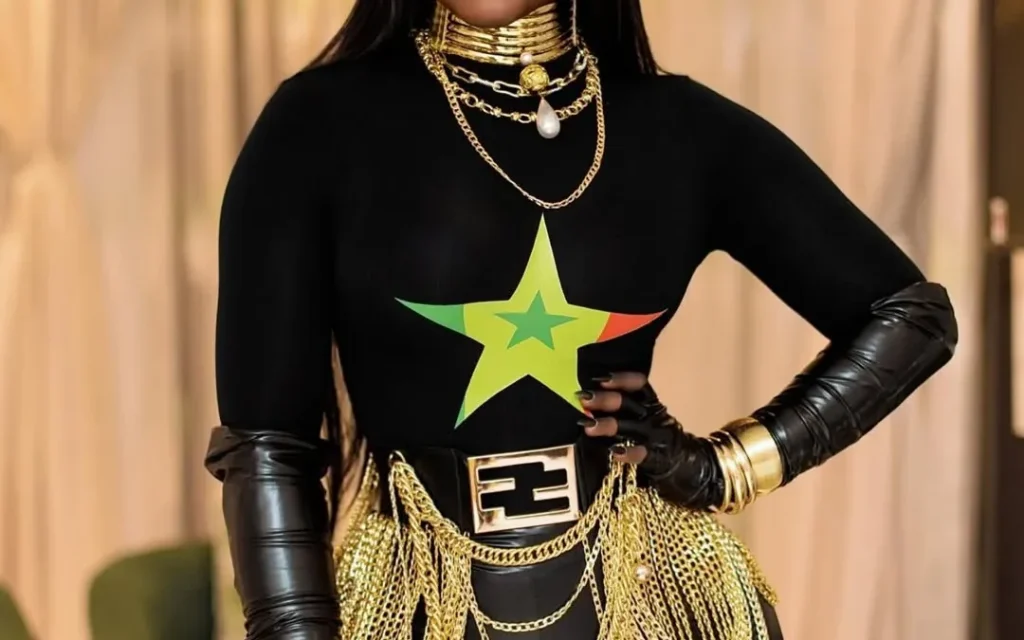 Mia Guissé rayonne à Lagos avec une tenue audacieuse et symbolique