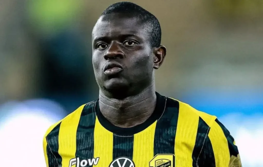 Football : N’Golo Kanté rejoint officiellement Fenerbahçe