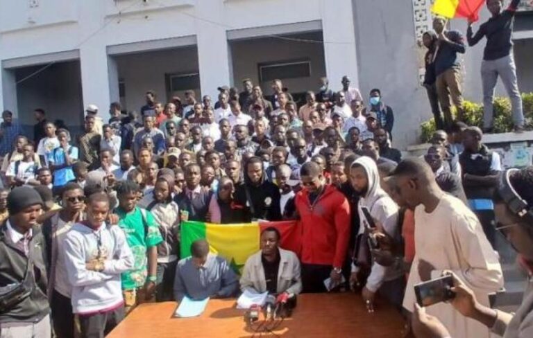 UCAD de Dakar : les amicales d’étudiants suspendus «à titre conservatoire et jusqu’à nouvel ordre»
