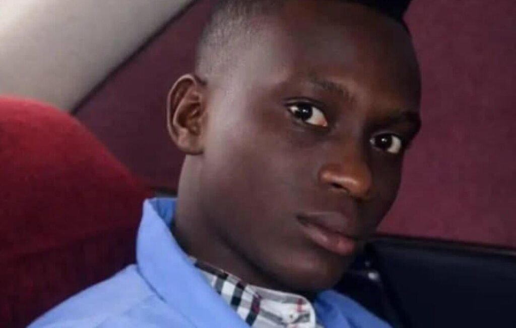 étudiant retrouvé mort pendu à un arbre, l'oncle de la victime accuse