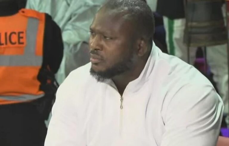 Lutte : Modou Lô s’éloigne encore du Sénégal