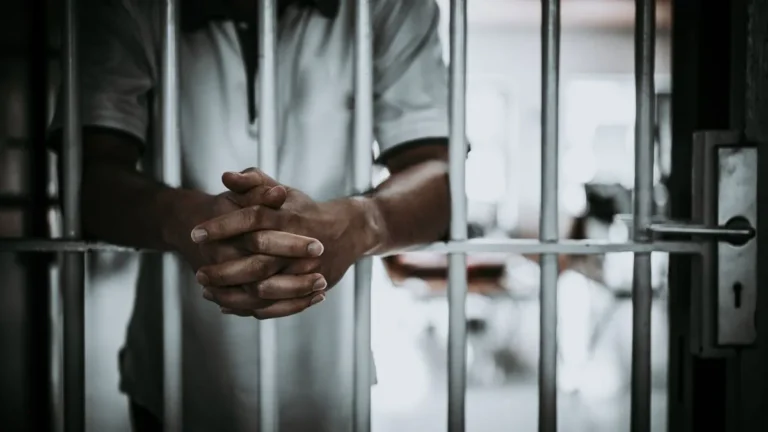 Un homme torturé à mort pour un téléphone à Dakar : la peine réclamée par le procureur