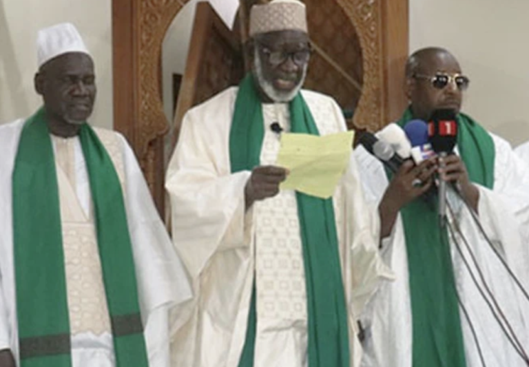 Mosquée omarienne : le problème des bourses des étudiants s’invite dans le sermon de la korité